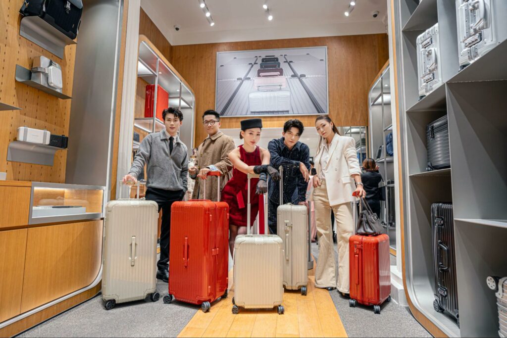 “TERRACOTTA & CLAY” — RIMOWA TRÌNH LÀNG BỘ SƯU TẬP CHO MÙA LỄ HỘI ĐA SẮC 11