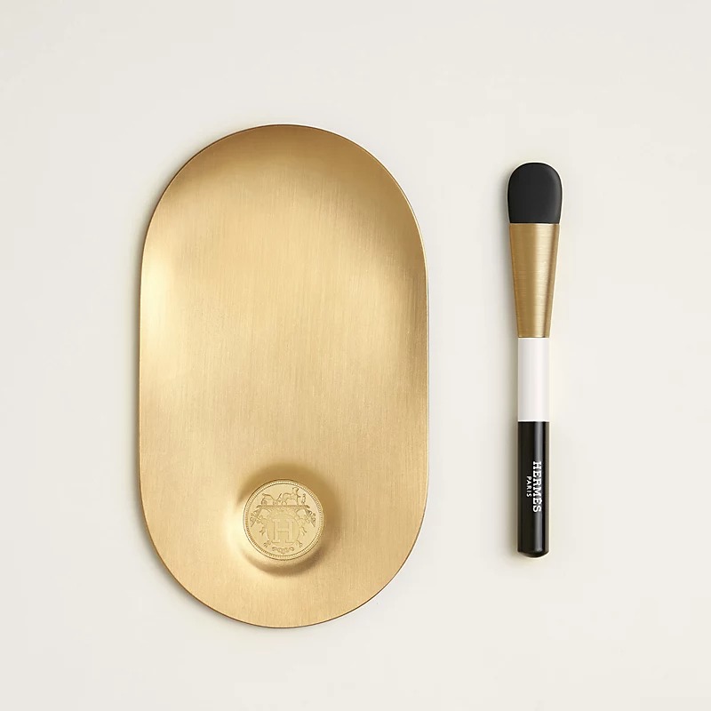 KEM NỀN DƯỠNG DA TẠO HIỆU ỨNG MỊN, LÌ MỘT CỬ CHỈ LÀM ĐẸP MỚI TỪ HERMÈS 22