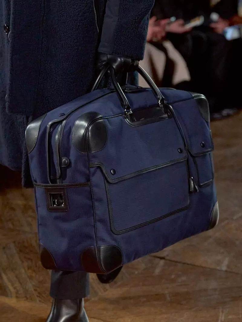 HERMÈS THU - ĐÔNG 2026: “VÀ QUÝ ÔNG VẪN BƯỚC ĐI” 21