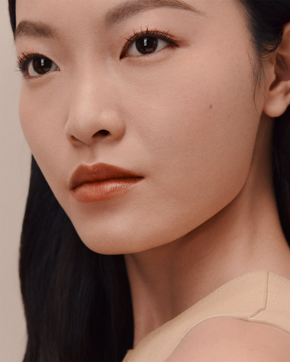 KEM NỀN DƯỠNG DA TẠO HIỆU ỨNG MỊN, LÌ MỘT CỬ CHỈ LÀM ĐẸP MỚI TỪ HERMÈS 26