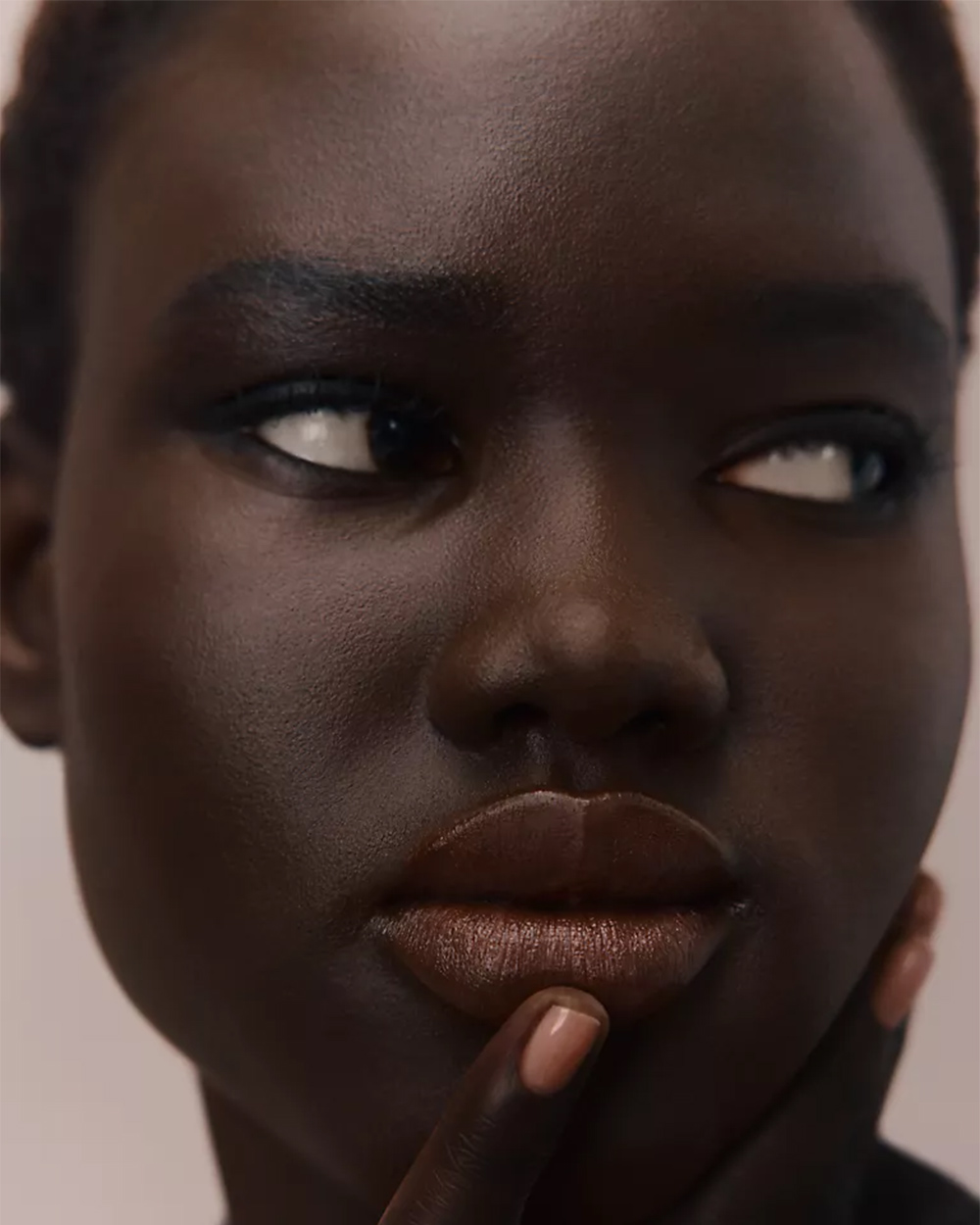 KEM NỀN DƯỠNG DA TẠO HIỆU ỨNG MỊN, LÌ MỘT CỬ CHỈ LÀM ĐẸP MỚI TỪ HERMÈS 30