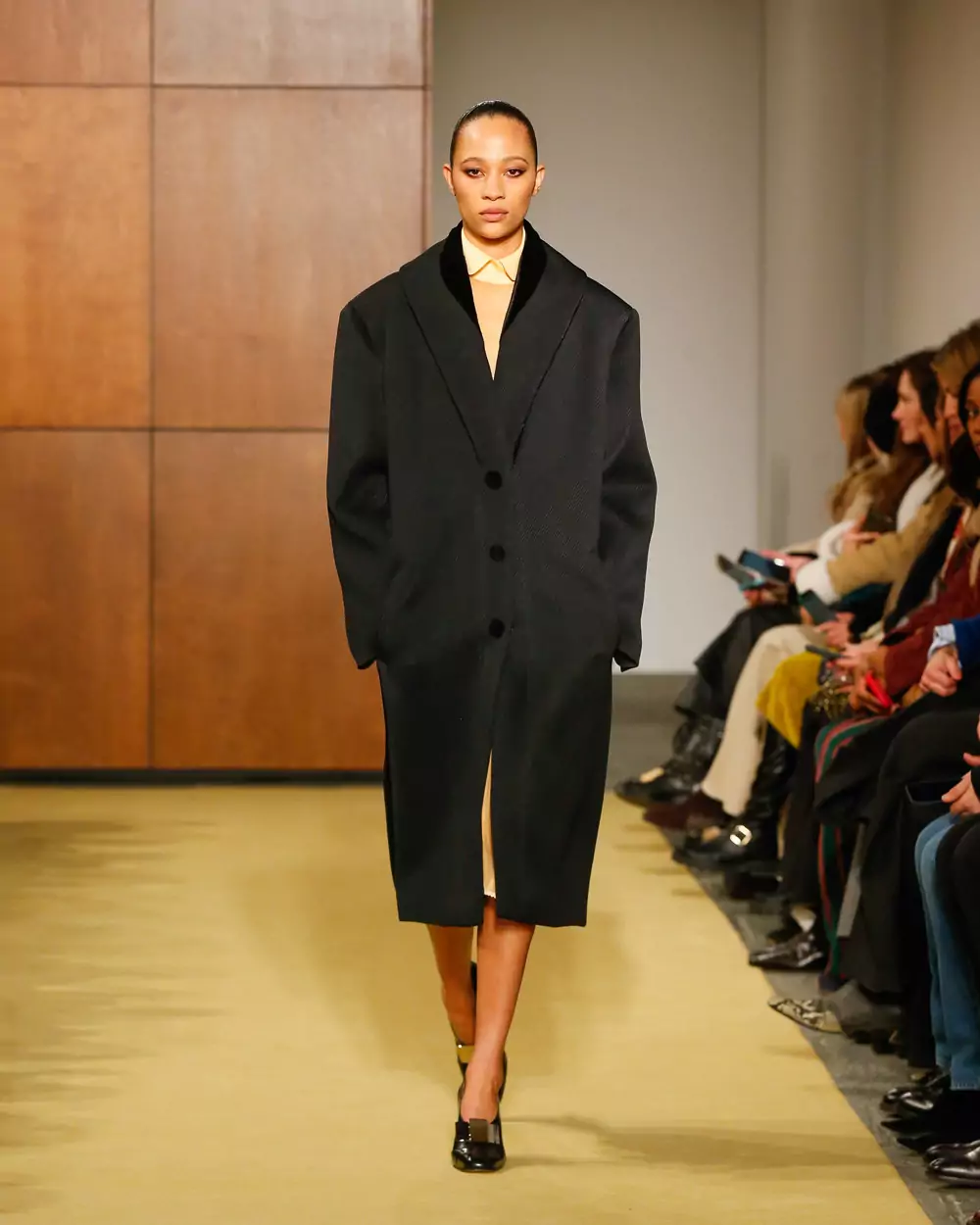 Tory Burch thu đông 2026 - bản năng dẫn lối thời trang 23