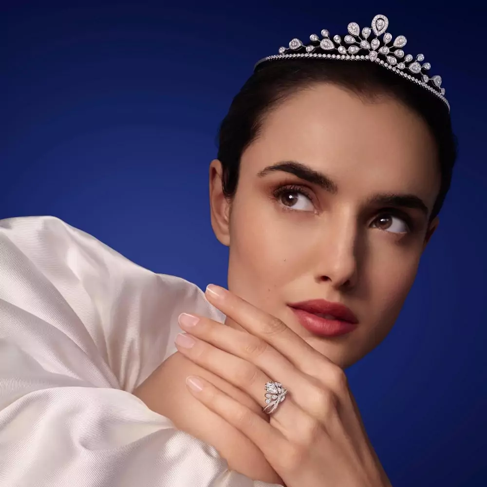 CHOPARD, PIAGET VÀ CHAUMET: ĐẾM CHUYỆN TÌNH DUYÊN TỪ “YÊU” TỚI “CƯỚI” 5