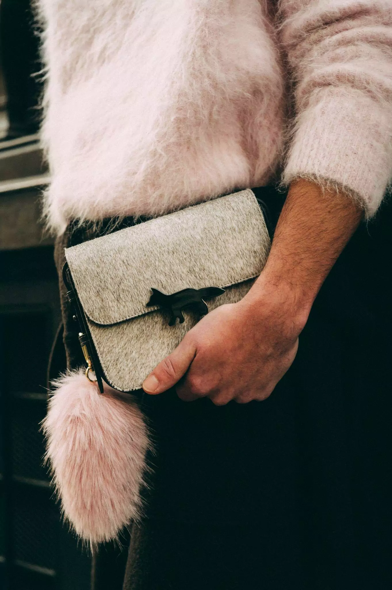 MAISON KITSUNÉ THU–ĐÔNG 2026: TỦ ĐỒ BỤI BẶM CỦA LỮ KHÁCH ĐƯƠNG ĐẠI 21