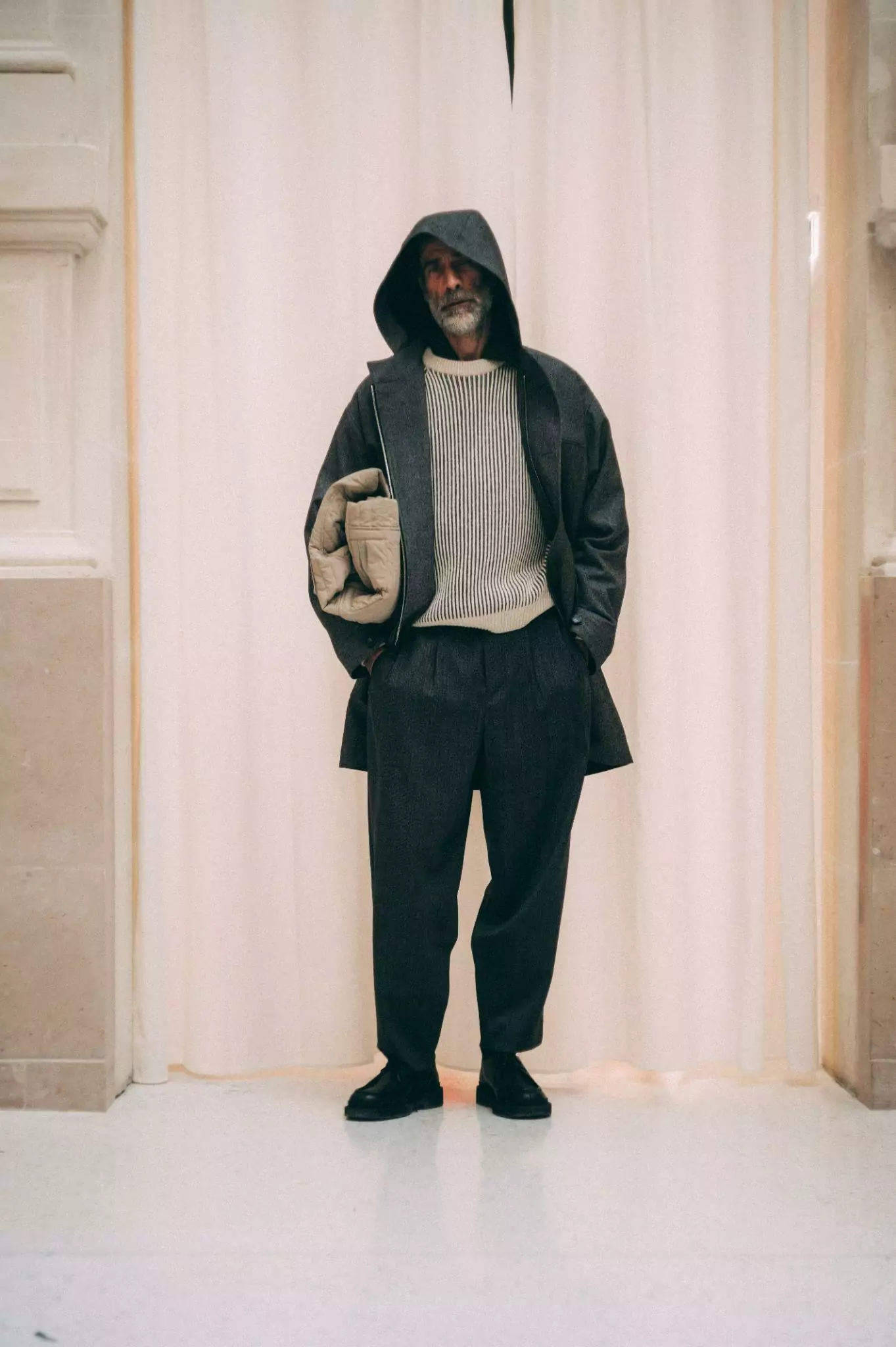 MAISON KITSUNÉ THU–ĐÔNG 2026: TỦ ĐỒ BỤI BẶM CỦA LỮ KHÁCH ĐƯƠNG ĐẠI 17