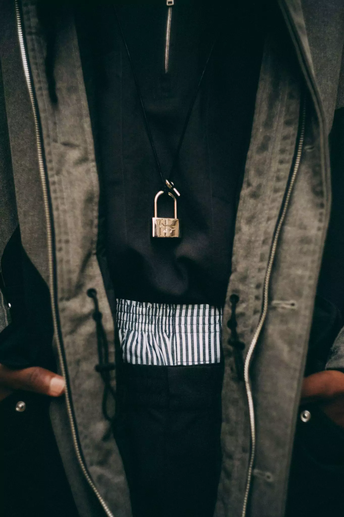 MAISON KITSUNÉ THU–ĐÔNG 2026: TỦ ĐỒ BỤI BẶM CỦA LỮ KHÁCH ĐƯƠNG ĐẠI 23