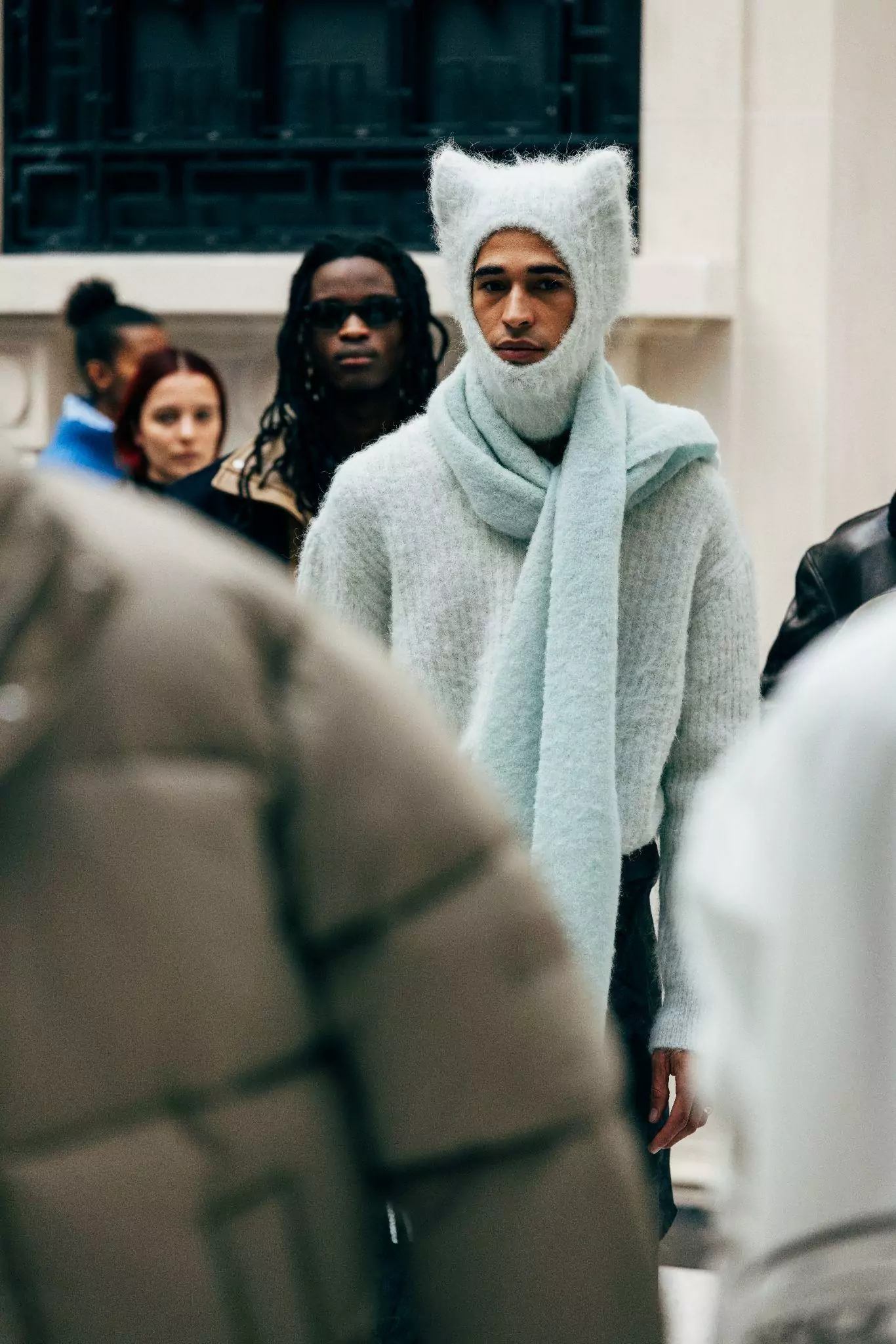 MAISON KITSUNÉ THU–ĐÔNG 2026: TỦ ĐỒ BỤI BẶM CỦA LỮ KHÁCH ĐƯƠNG ĐẠI 5