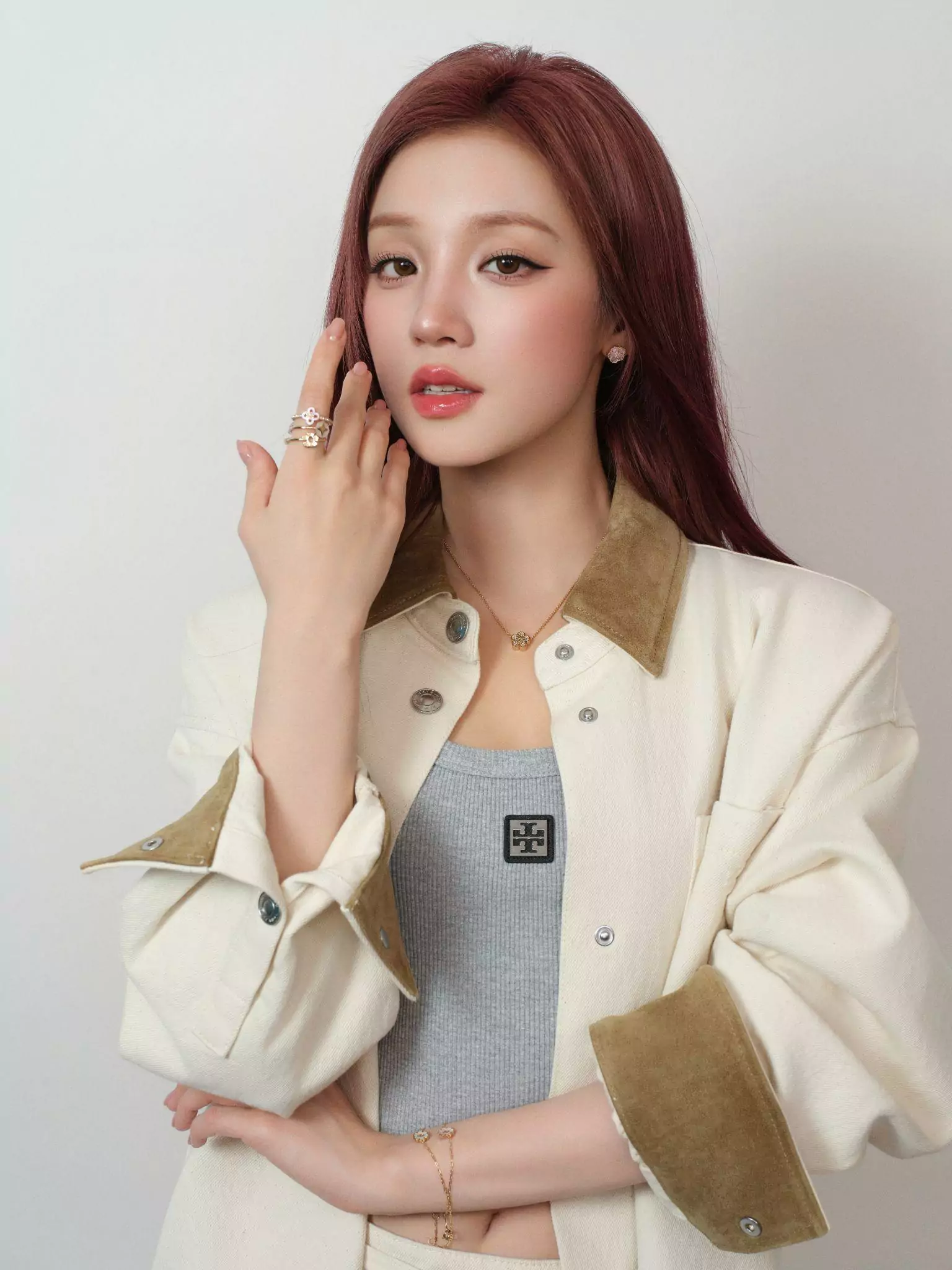 TỐNG VŨ KỲ VÉN MÀN BST NỮ TRANG TORY BURCH TRƯỚC THỀM LỄ TÌNH NHÂN 7