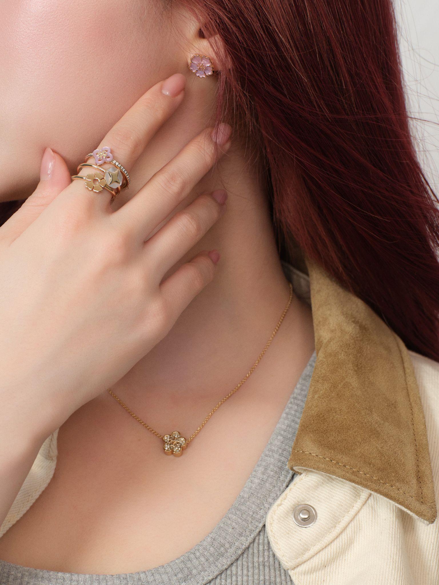 TỐNG VŨ KỲ VÉN MÀN BST NỮ TRANG TORY BURCH TRƯỚC THỀM LỄ TÌNH NHÂN 13