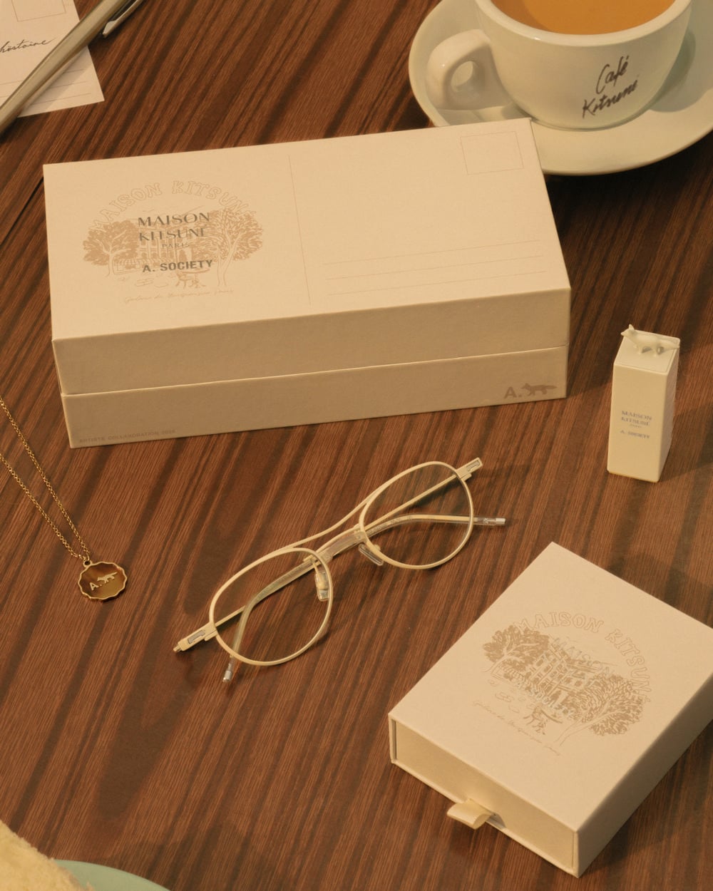 MAISON KITSUNÉ RA MẮT BỘ SƯU TẬP MẮT KÍNH HỢP TÁC CÙNG A.SOCIETY 11