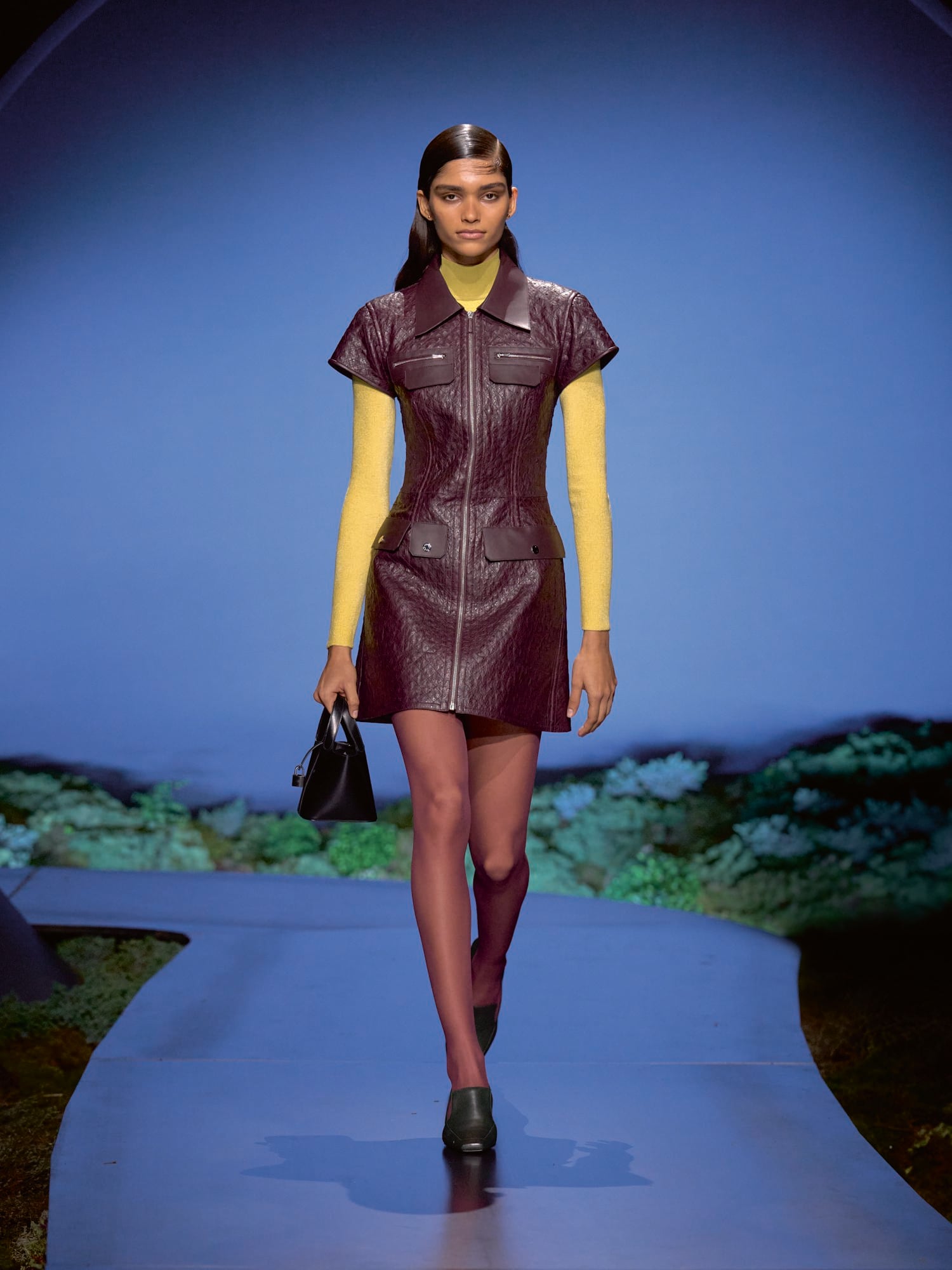 HERMÈS THU-ĐÔNG 2026: DUYÊN DÁNG TRANH TỐI, TRANH SÁNG 9