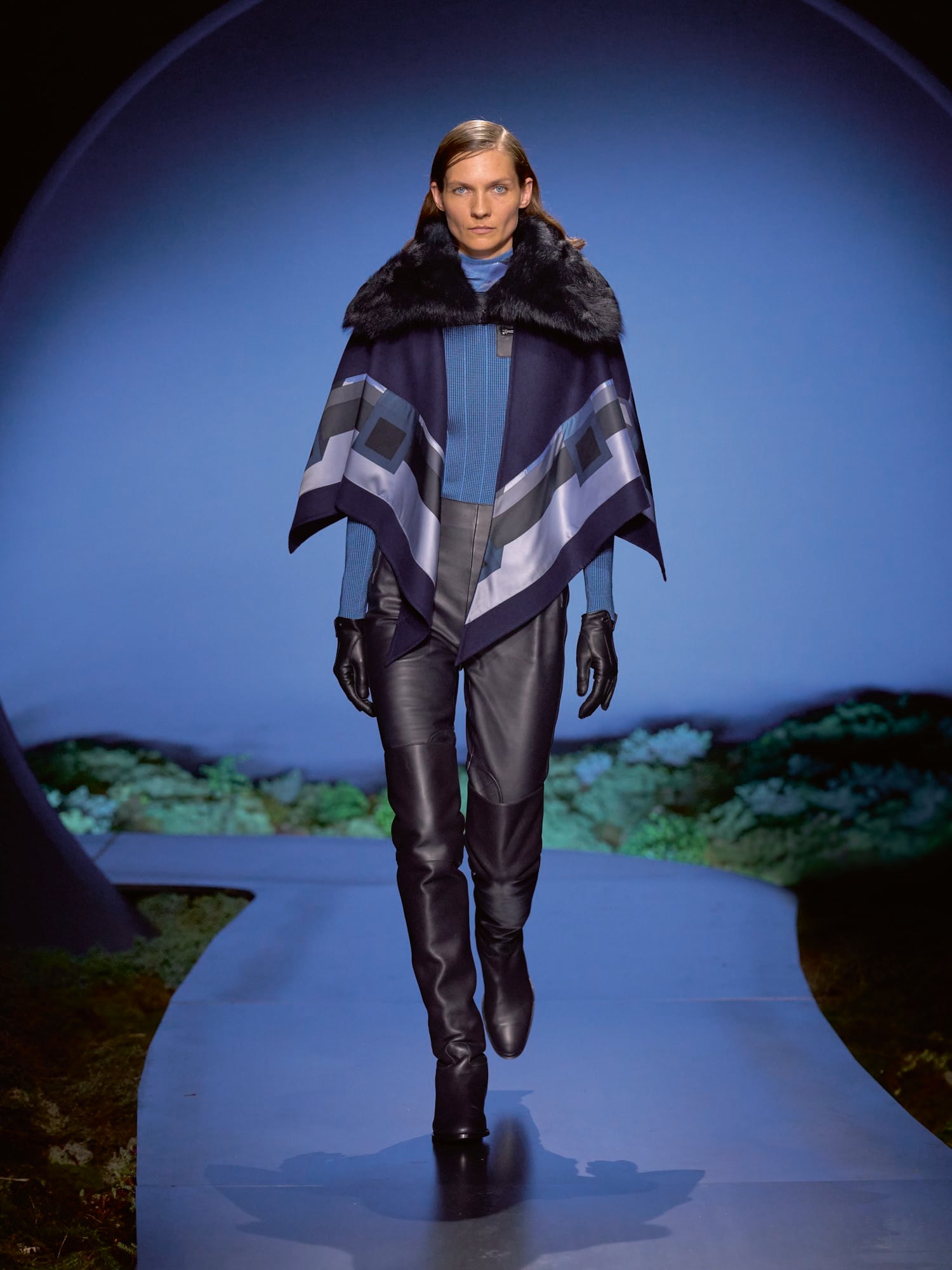 HERMÈS THU-ĐÔNG 2026: DUYÊN DÁNG TRANH TỐI, TRANH SÁNG 15