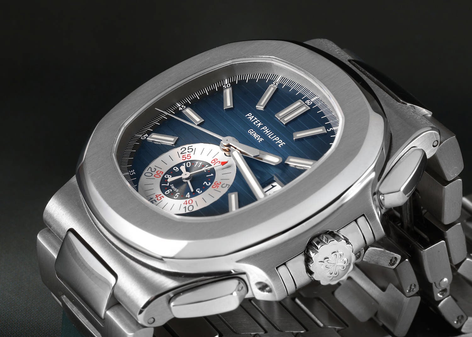 PATEK PHILIPPE NAUTILUS: VÌ ĐÂU THÉP ĐẮT HƠN VÀNG? 13