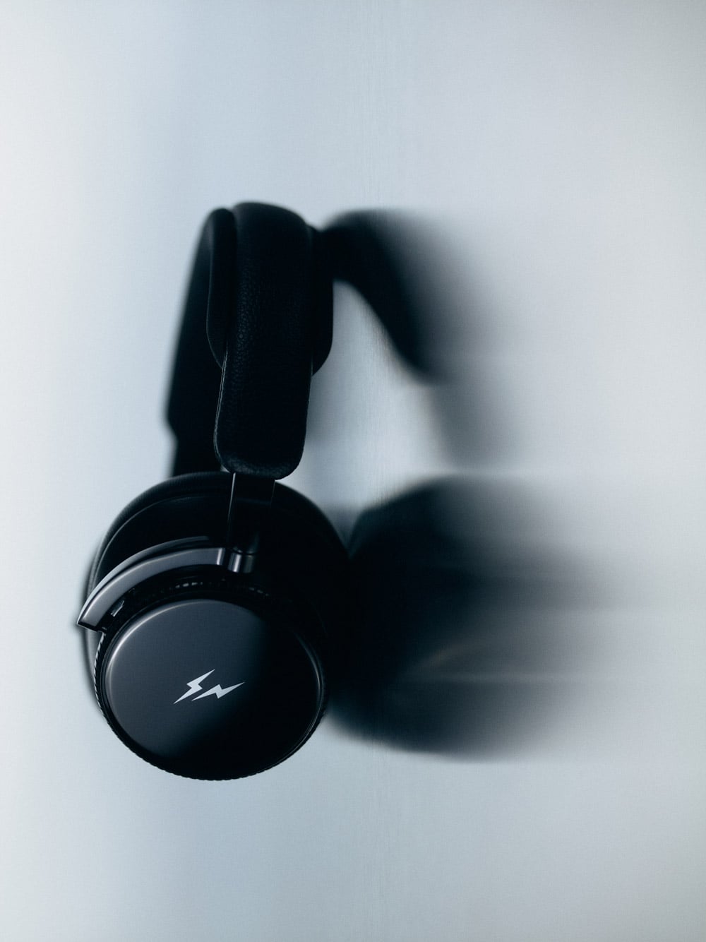 “TIA CHỚP” TỪ NHẬT BẢN FRAGMENT DESIGN CÁCH TÂN BỐN THIẾT KẾ MANG TÍNH BIỂU TƯỢNG CỦA BANG & OLUFSEN 5
