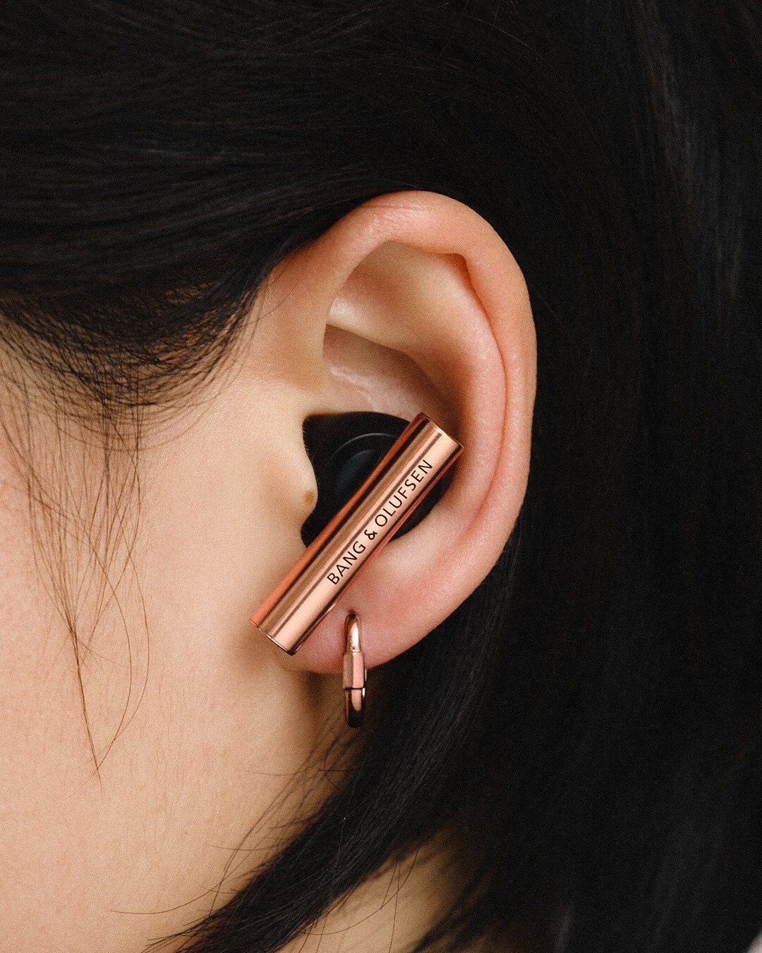 MỘT SẮC THÁI ẤM ÁP CỦA ÂM THANH TRÊN TAI: BANG & OLUFSEN GIỚI THIỆU BEO GRACE HONEY TONE 5