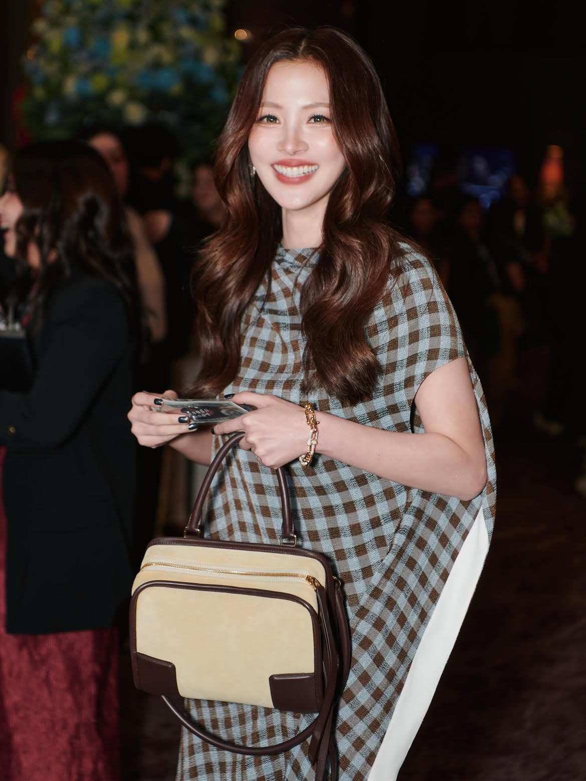 “NÀNG THƠ LOEWE” BAIFERN VÀ NHỮNG CHIẾC TÚI BIỂU TƯỢNG 19