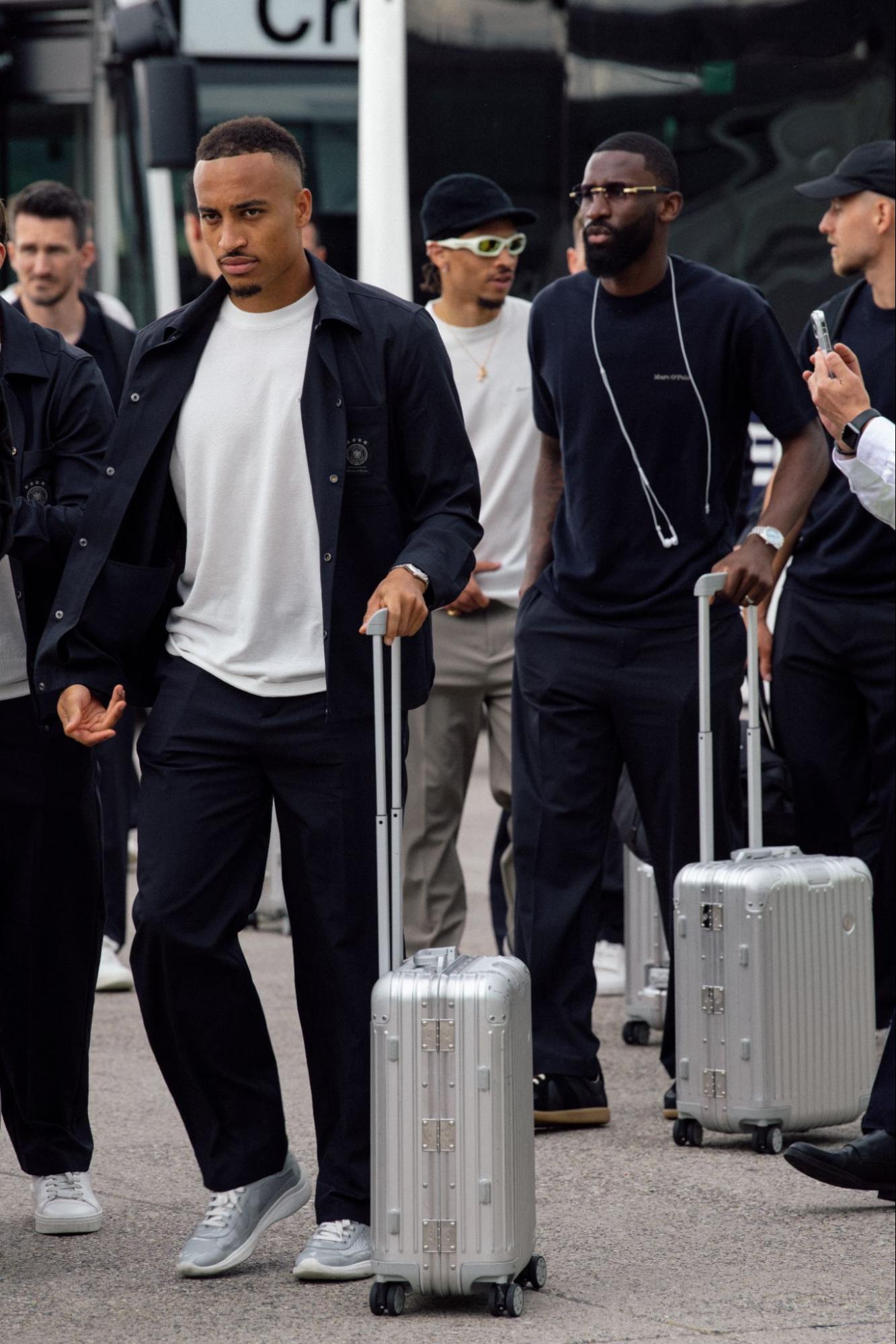 RIMOWA: VALI ĐỘC QUYỀN CỦA NHỮNG CỖ XE TĂNG ĐỨC 15