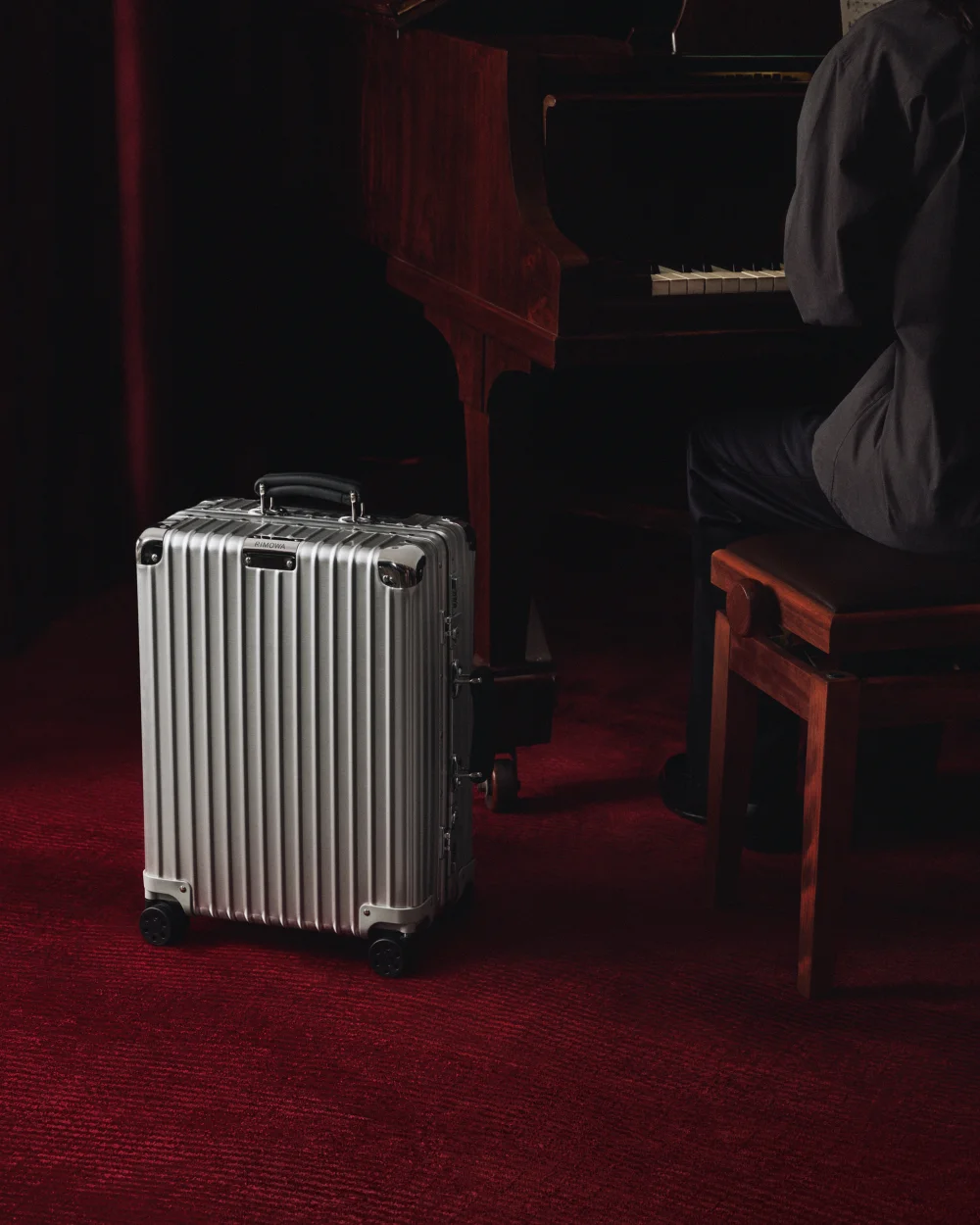 RIMOWA RA MẮT CHIẾN DỊCH MỚI “FOR A LIFETIME OF LIVES”, KHẮC HỌA MỐI GẮN KẾT BỀN VỮNG GIỮA CHUYỂN ĐỘNG, THỦ CÔNG VÀ MỤC ĐÍCH SỐNG 11