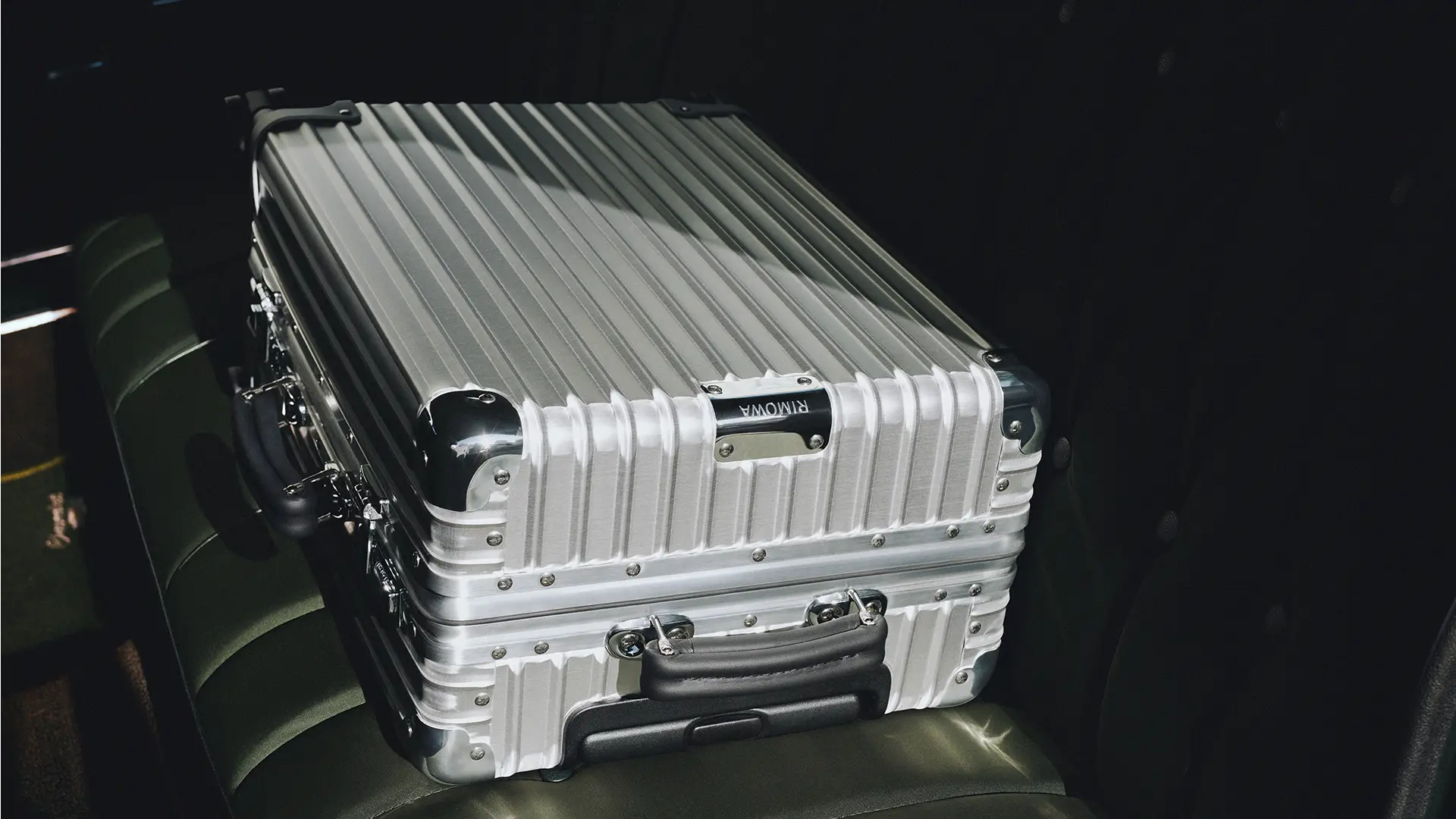 RIMOWA RA MẮT CHIẾN DỊCH MỚI “FOR A LIFETIME OF LIVES”, KHẮC HỌA MỐI GẮN KẾT BỀN VỮNG GIỮA CHUYỂN ĐỘNG, THỦ CÔNG VÀ MỤC ĐÍCH SỐNG 15