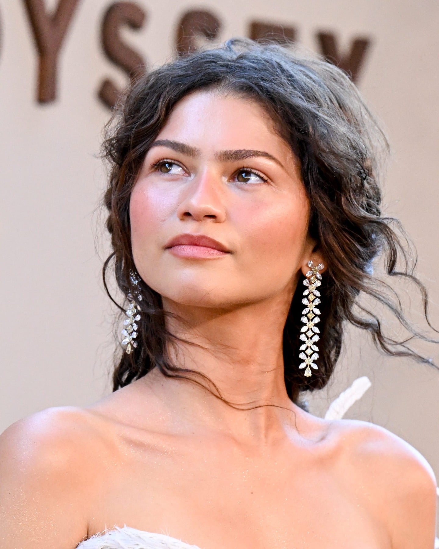 ZENDAYA “HOÁ NỮ THẦN”, QUẢNG BÁ PHIM THE ODYSSEY VỚI TRANG SỨC CHOPARD 11