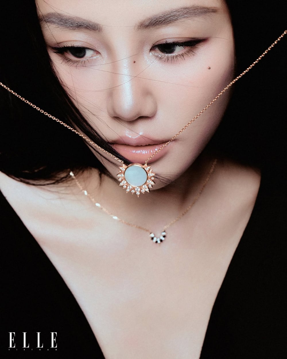 Văn Mai Hương, Châu Bùi “dát vàng” bằng Piaget trong lần đầu chụp bìa đôi 9