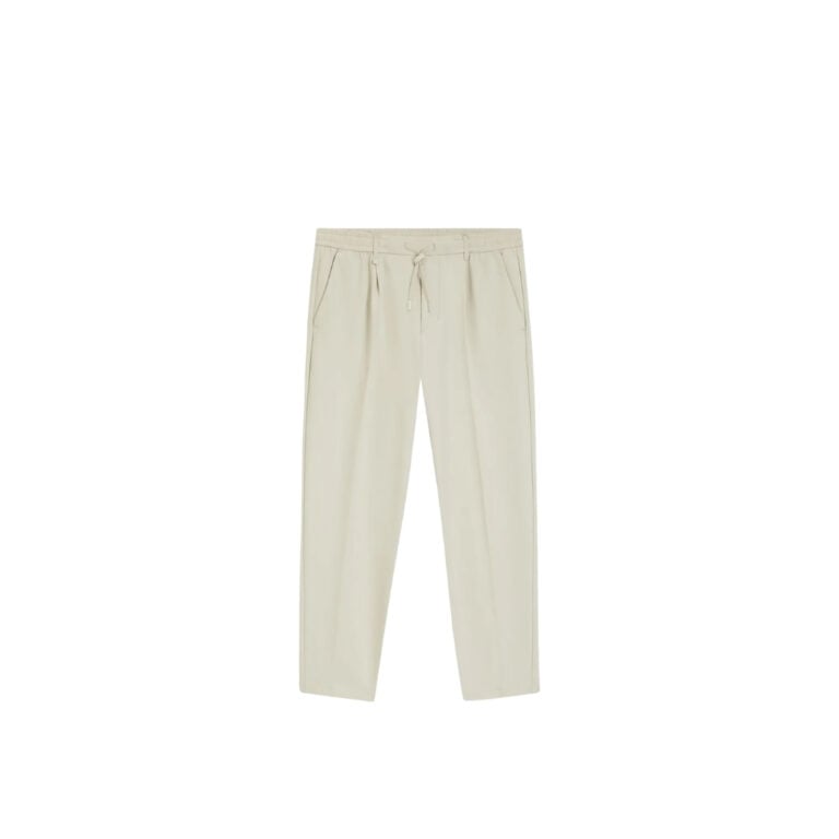 Quần âu ống côn (tapered-fit) làm từ vải co giãn chống thấm nước