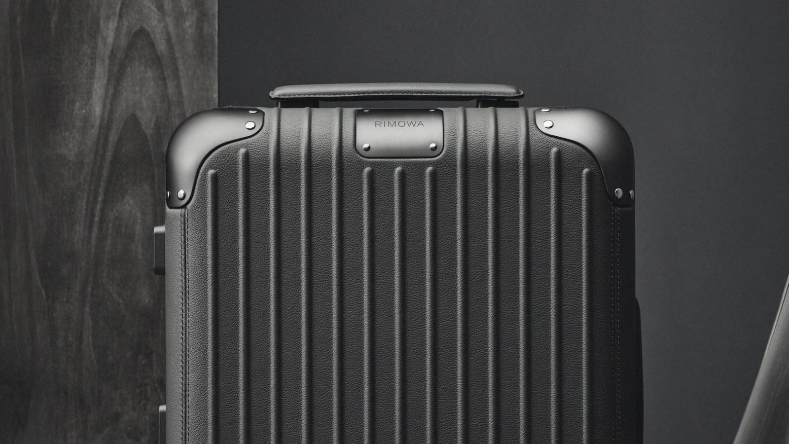 RIMOWA TÔN VINH MỘT CUỘC SỐNG KHÔNG NGỪNG CHUYỂN ĐỘNG VỚI NHỮNG THIẾT KẾ TÚI DA MỚI TỪ BỘ SƯU TẬP NEVER STILL 9
