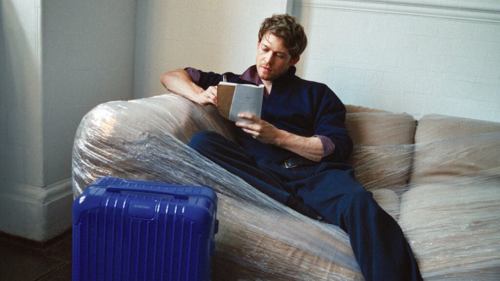 RIMOWA GIỚI THIỆU HAI SẮC MÀU MỚI UMBER VÀ ULTRAMARINE 7