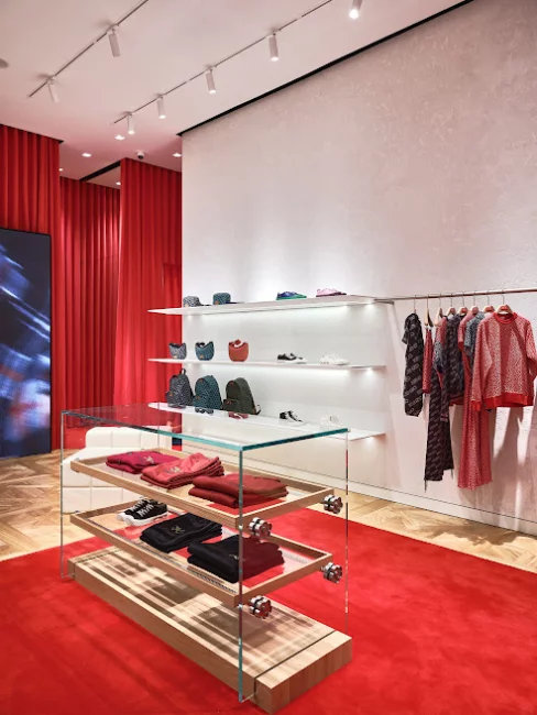 CHIÊM NGƯỠNG CỬA HÀNG MỚI CỦA KENZO, ĐÓN ĐẦU XU HƯỚNG VỚI BST THU - ĐÔNG 2022 TỪ NIGO 6 CHIÊM NGƯỠNG CỬA HÀNG MỚI CỦA KENZO, ĐÓN ĐẦU XU HƯỚNG VỚI BST THU - ĐÔNG 2022 TỪ NIGO 5